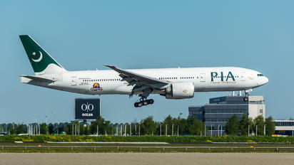 AP-BGZ - PIA - Pakistan International Airlines Boeing 777-200LR