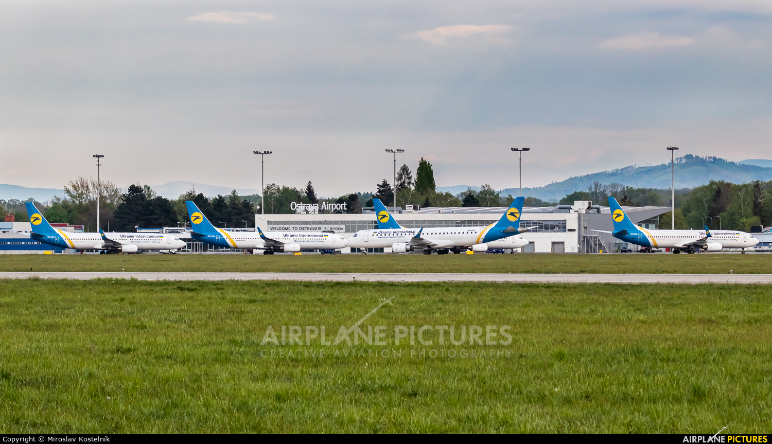 - Airport Overview - aircraft at Ostrava Mošnov