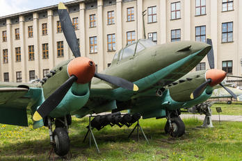 -------------- - Poland - Air Force Petlyakov Pe-2