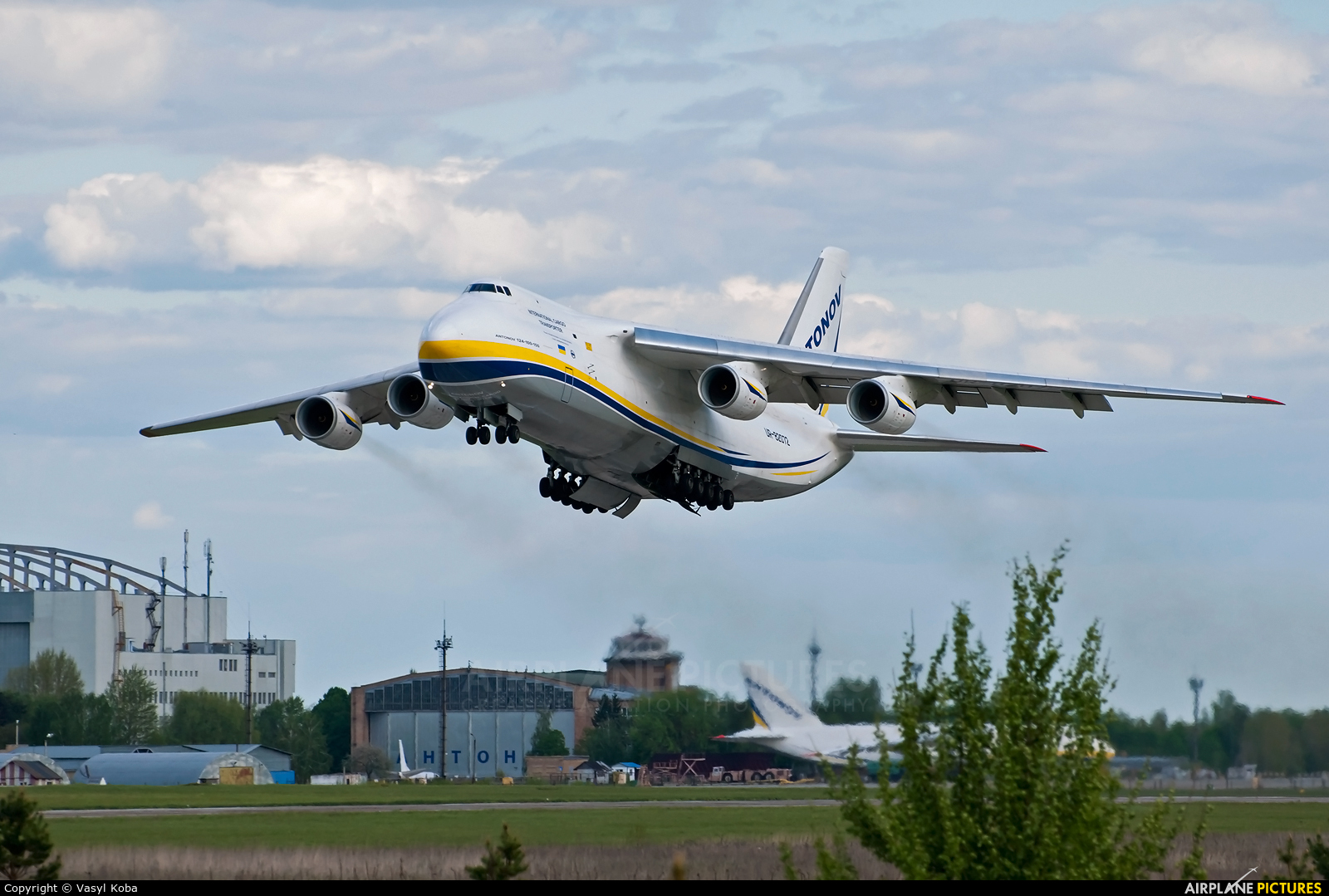 Antonov Airlines /  Design Bureau UR-82072 aircraft at Kyiv - Gostomel
