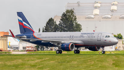 VQ-BSH - Aeroflot Airbus A320