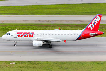 PR-MHJ - TAM Airbus A320