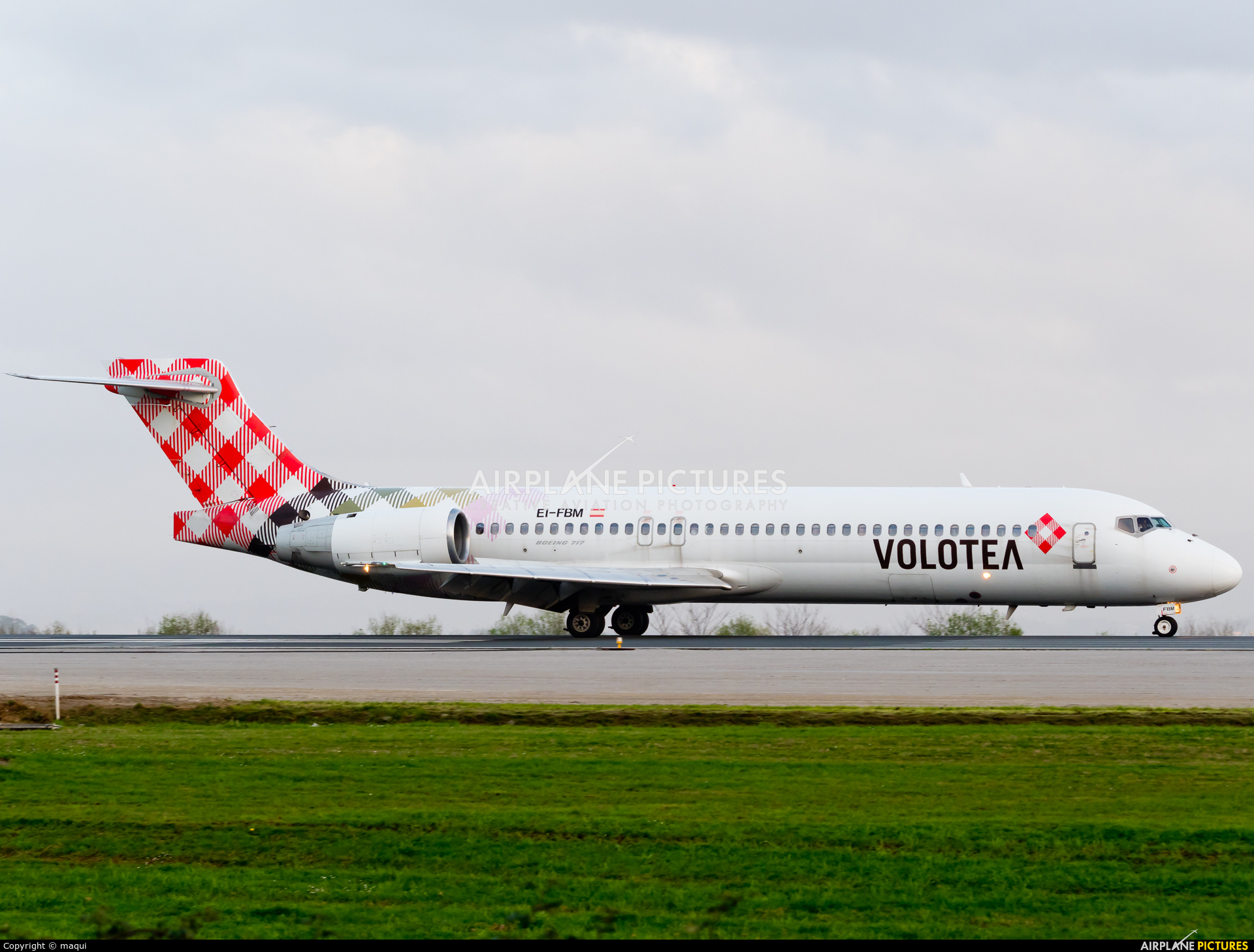 Volotea Airlines EI-FBM aircraft at La Coruña