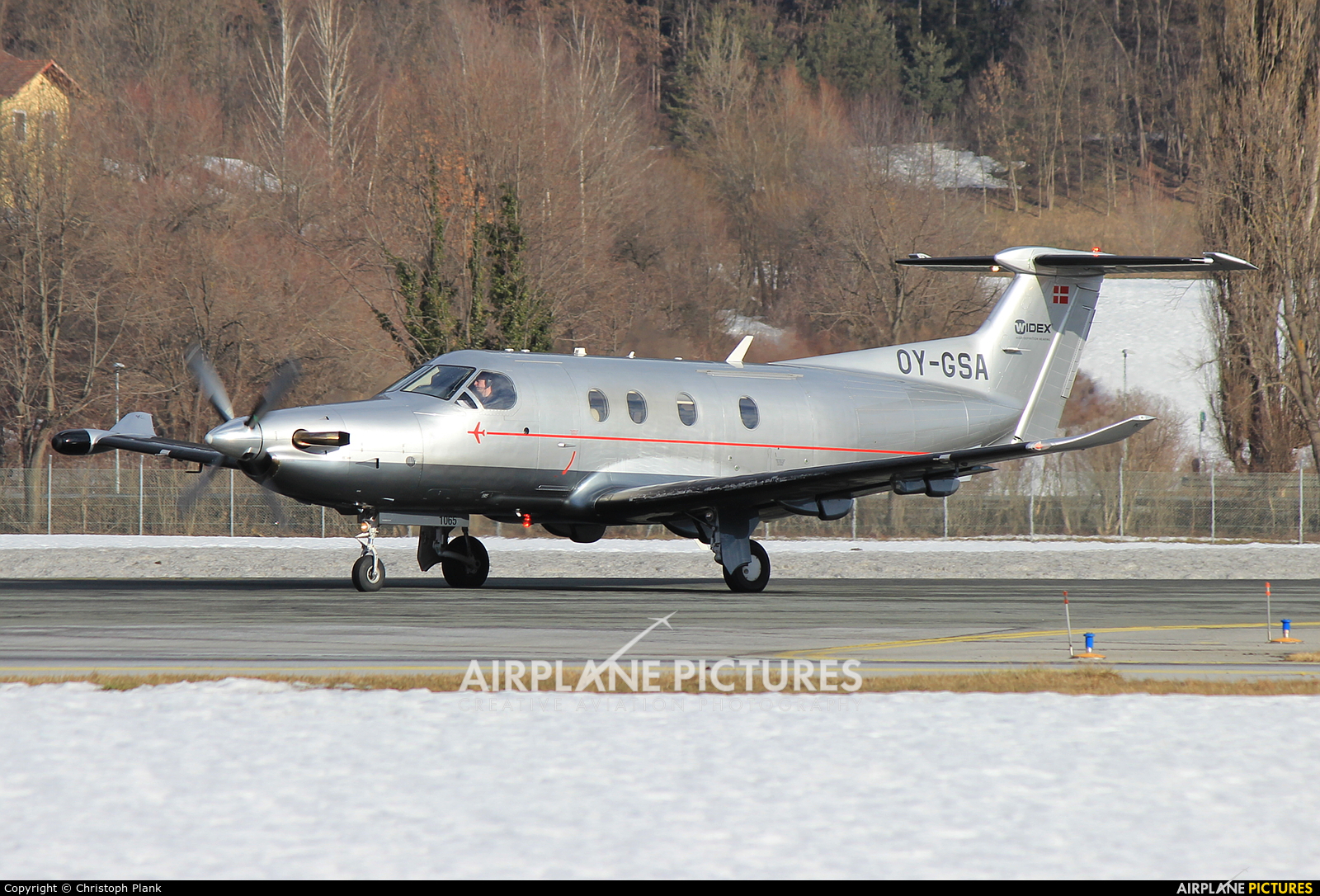 Widex OY-GSA aircraft at Innsbruck
