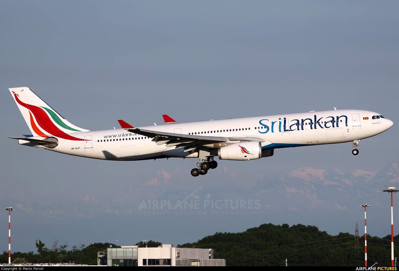 SriLankan Airlines 4R-ALP aircraft at Milan - Malpensa