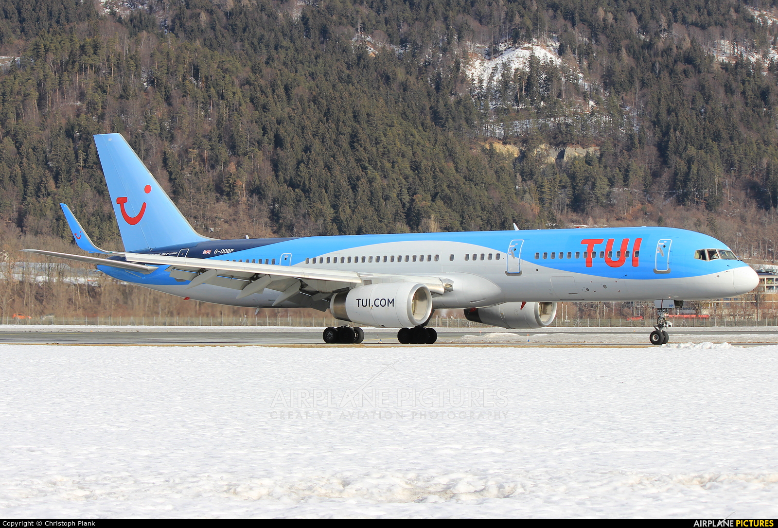 TUI Airways G-OOBP aircraft at Innsbruck