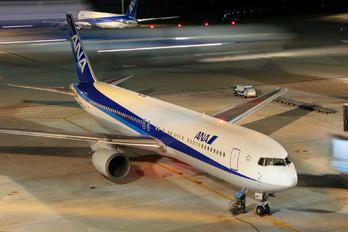 JA8288 - ANA - All Nippon Airways Boeing 767-300