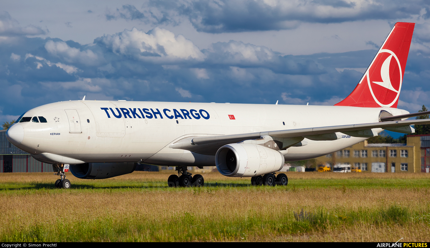 Turkish Cargo TC-JCI aircraft at Linz