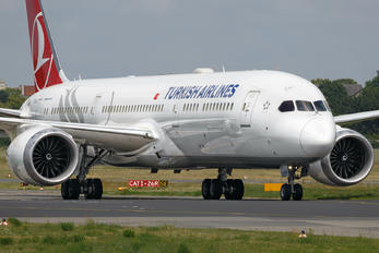 TC-LLB - Turkish Airlines Boeing 787-9 Dreamliner