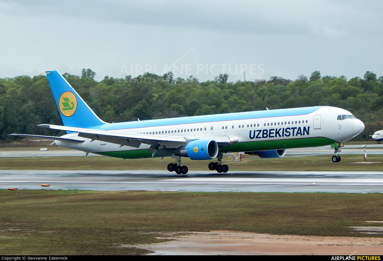 Uzbekistan Airways UK67006 aircraft at Rio de Janeiro/Galeão Intl - Antonio Carlos Jobim Airport