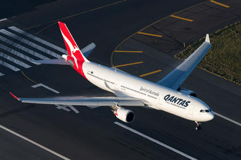 VH-QPG - QANTAS Airbus A330-300