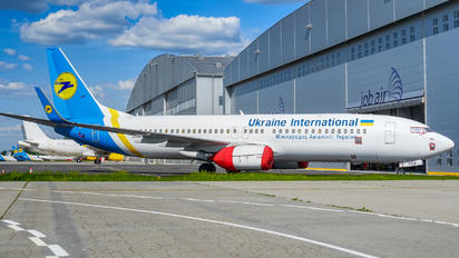 UR-PSS - Ukraine International Airlines Boeing 737-800
