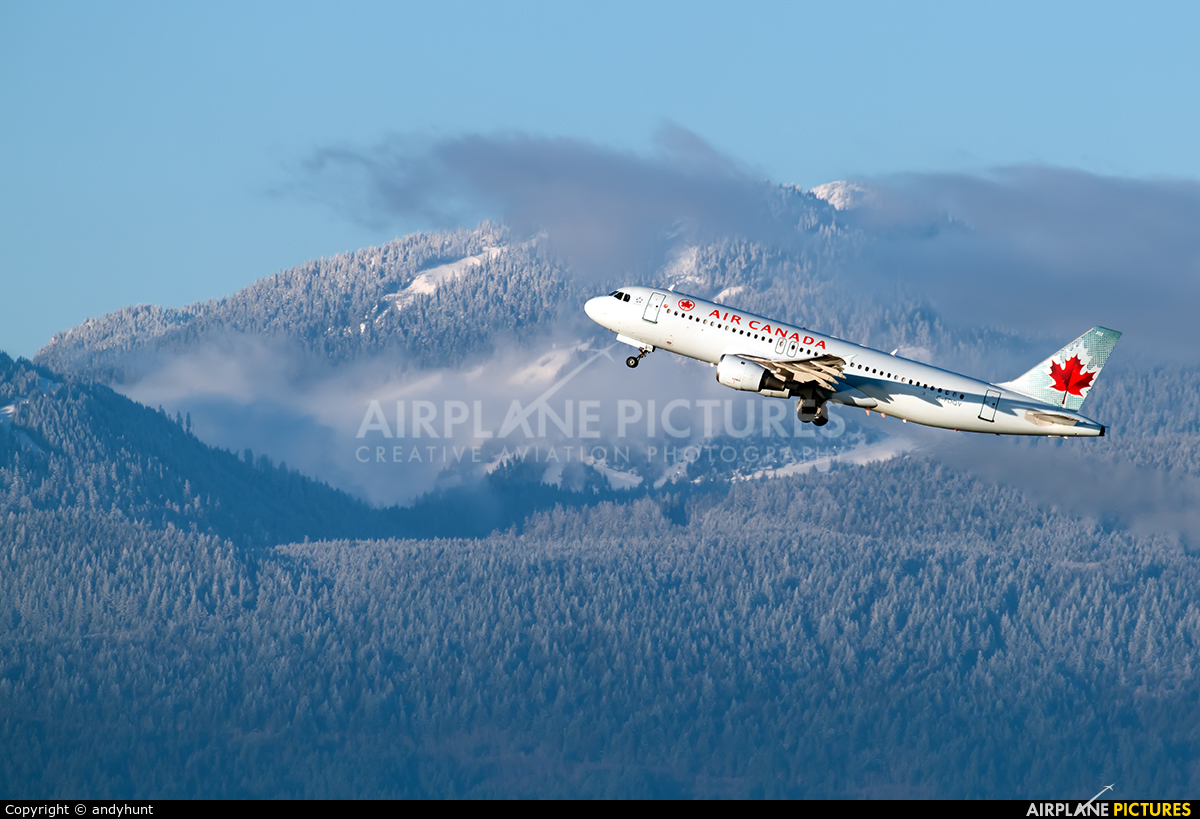 Air Canada C-FDQV aircraft at Vancouver Intl, BC