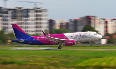 HA-LYX - Wizz Air Airbus A320