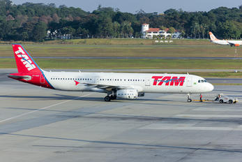 PT-MXF - TAM Airbus A321