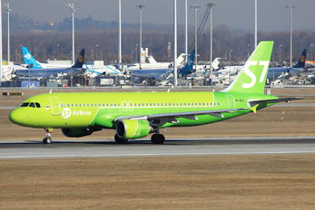 VP-BCZ - S7 Airlines Airbus A320