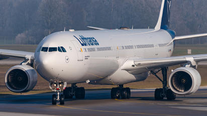 D-AIHE - Lufthansa Airbus A340-600