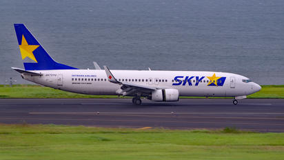 JA737U - Skymark Airlines Boeing 737-800