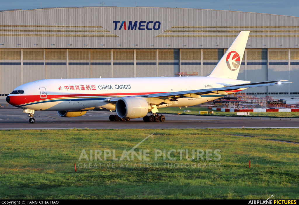 China Cargo B-2082 aircraft at Taipei - Taoyuan Intl