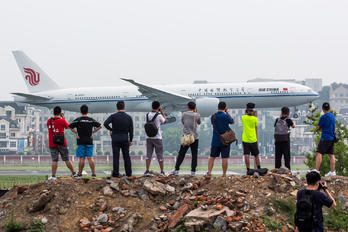 B-2037 - Air China Boeing 777-300ER