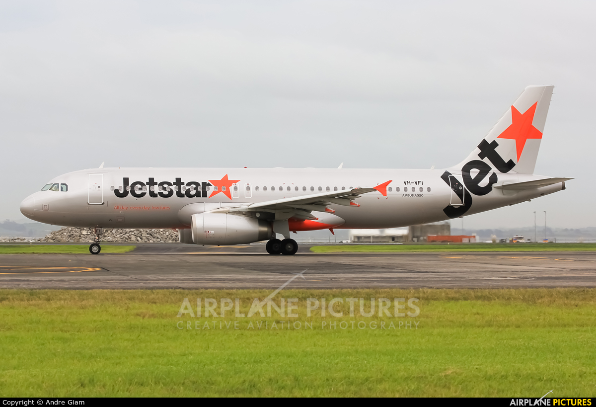 Jetstar Airways VH-VFI aircraft at Auckland Intl