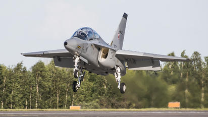 7704 - Poland - Air Force Leonardo- Finmeccanica M-346 Master/ Lavi/ Bielik