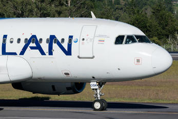 CC-COX - LAN Airlines Airbus A319