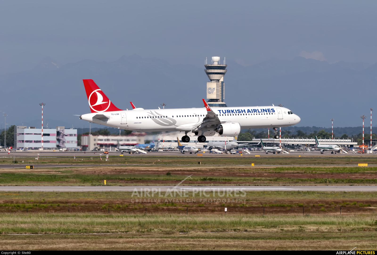 Turkish Airlines TC-LSR aircraft at Milan - Malpensa