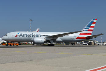 N812AA - American Airlines Boeing 787-8 Dreamliner