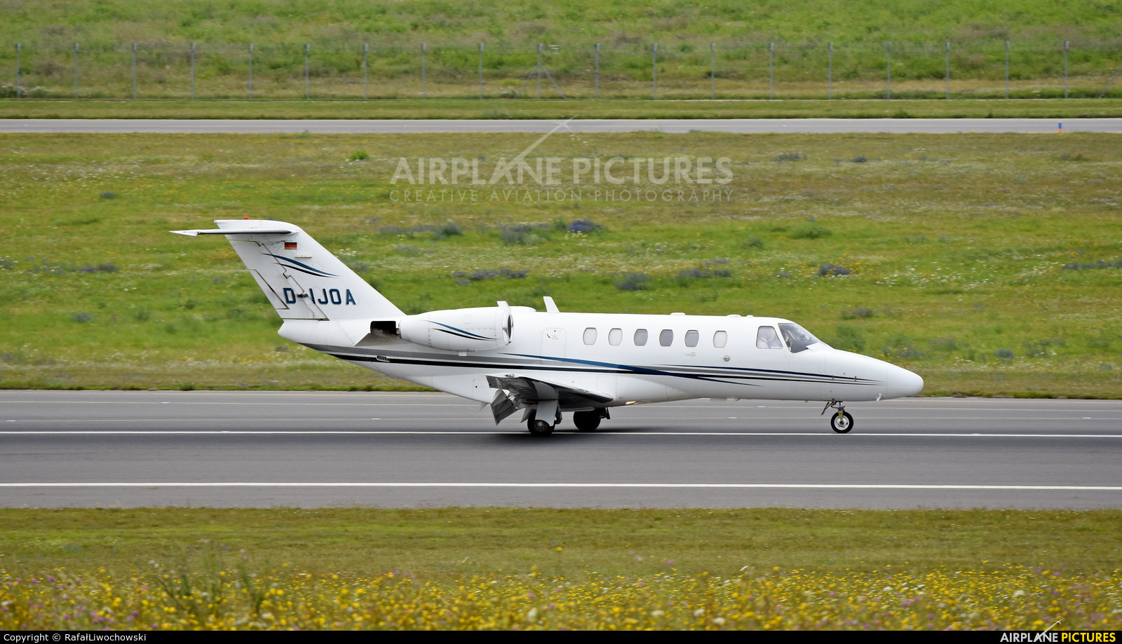 Private D-IJOA aircraft at Vienna - Schwechat