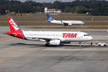 PR-MBG - TAM Airbus A320