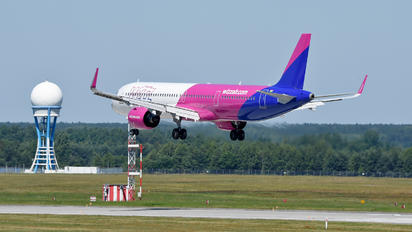 HA-LVC - Wizz Air Airbus A321 NEO