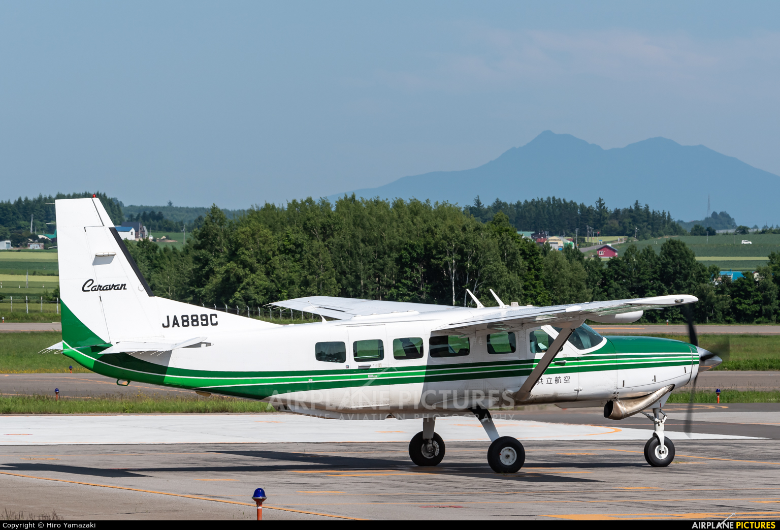Kyoritsu Air Survey JA889C aircraft at Memanbetsu