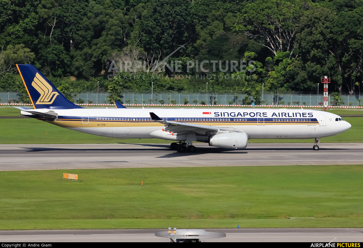Singapore Airlines 9V-STN aircraft at Singapore - Changi