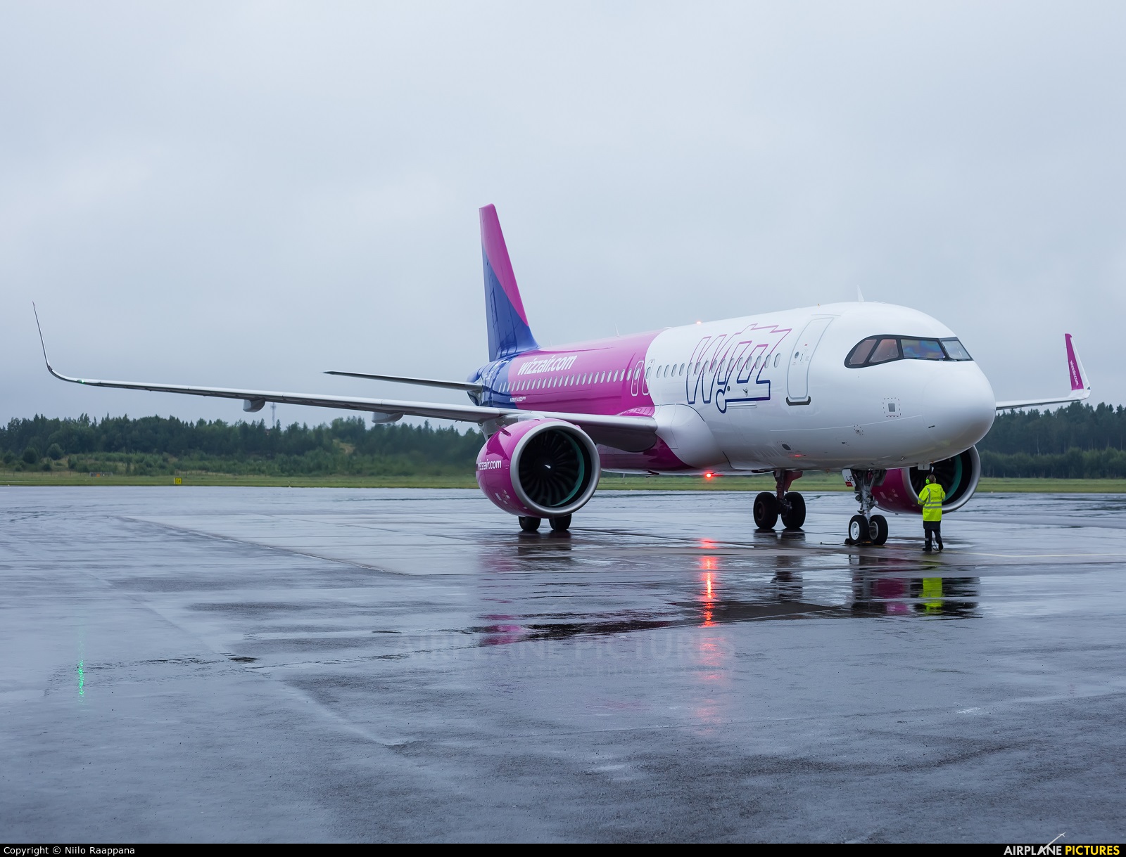 Wizz Air HA-LJE aircraft at Turku