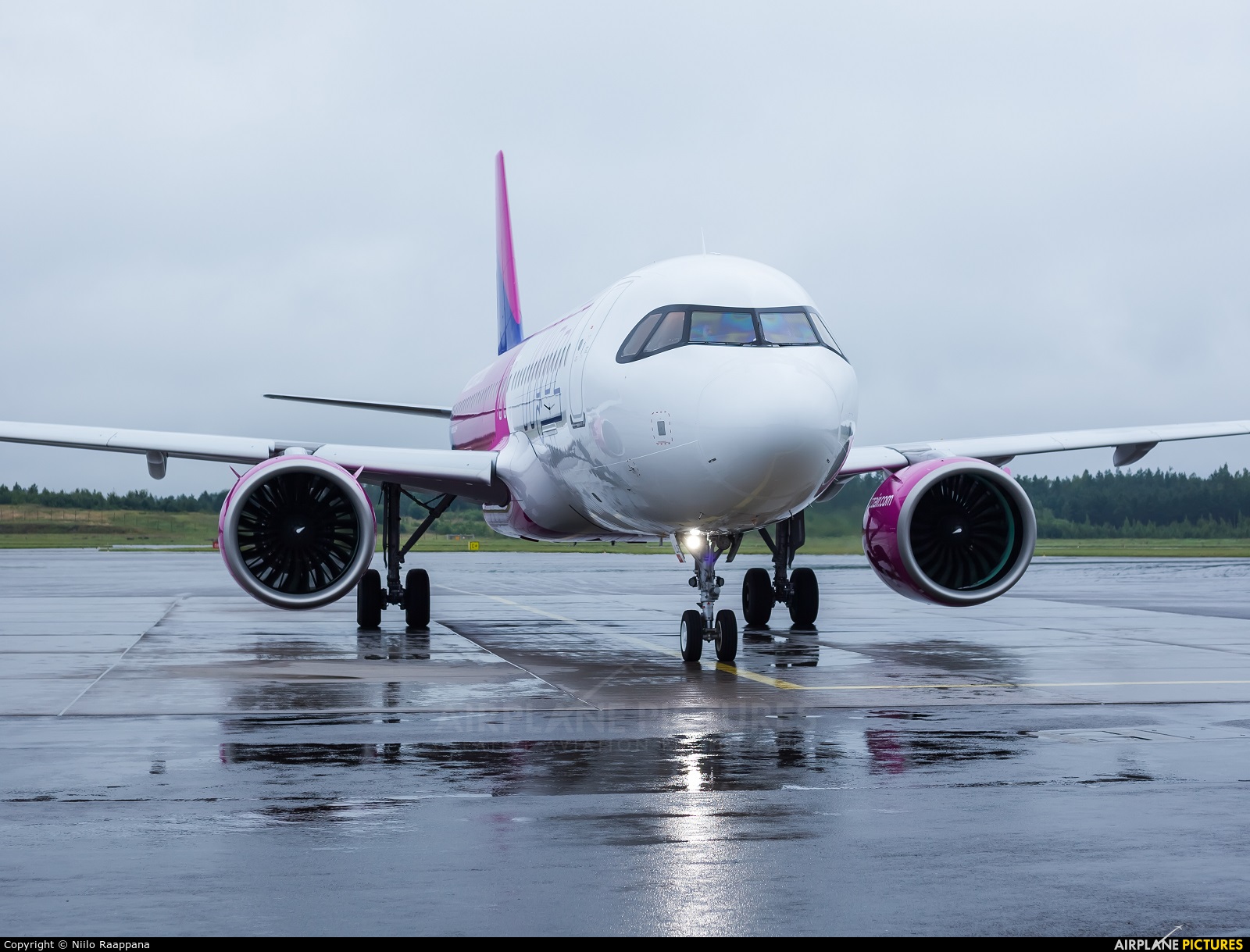 Wizz Air HA-LJE aircraft at Turku