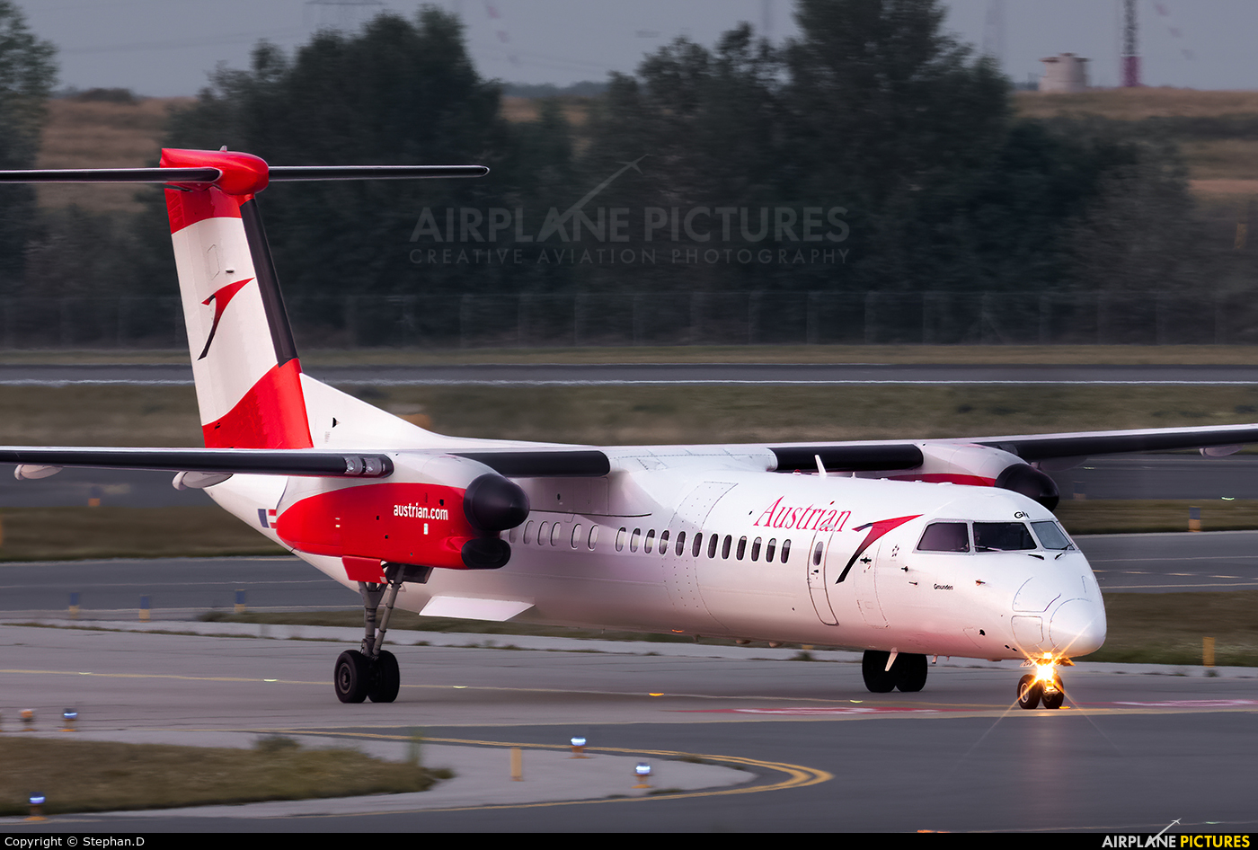 Austrian Airlines/Arrows/Tyrolean OE-LGN aircraft at Vienna - Schwechat