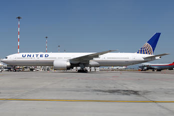N2332U - United Airlines Boeing 777-300ER