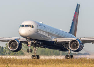 N707TW - Delta Air Lines Boeing 757-200