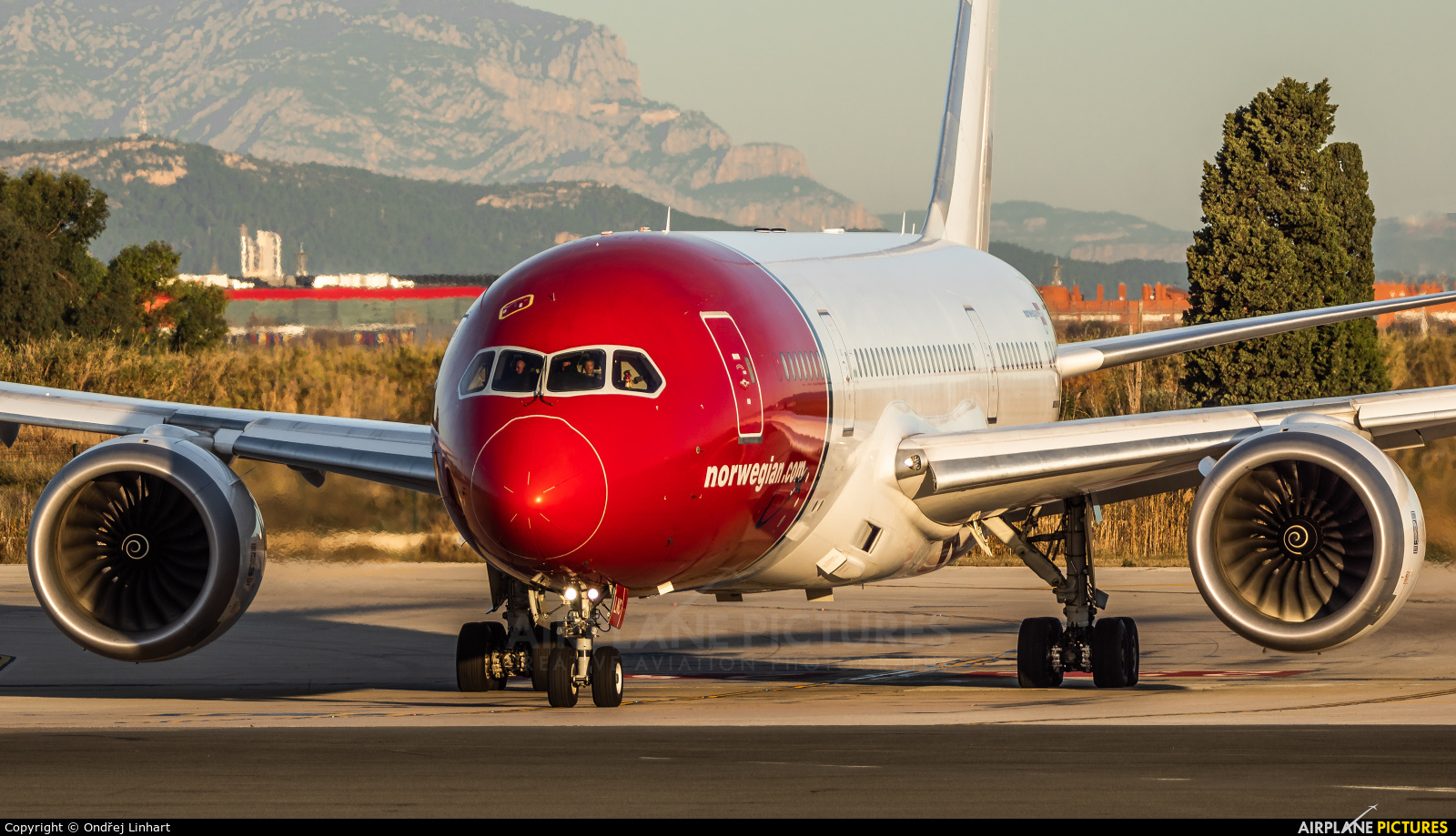 Norwegian Air International LN-LNC aircraft at Barcelona - El Prat