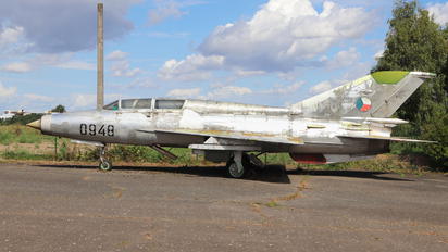 0948 - Czechoslovak - Air Force Mikoyan-Gurevich MiG-21US