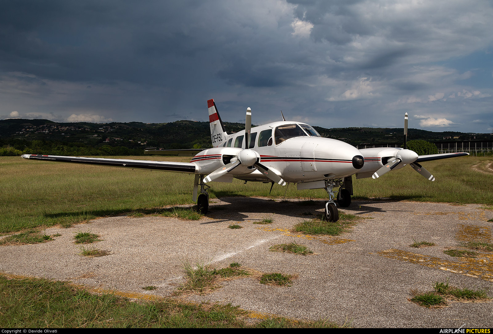 Private OE-FSL aircraft at Verona - Boscomantico