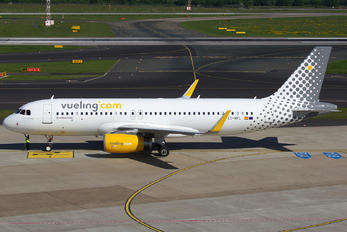 EC-MFL - Vueling Airlines Airbus A320