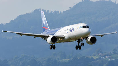 CC-BAC - LAN Airlines Airbus A320