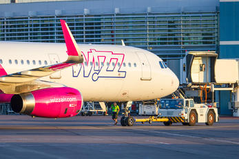 HA-LXQ - Wizz Air Airbus A321