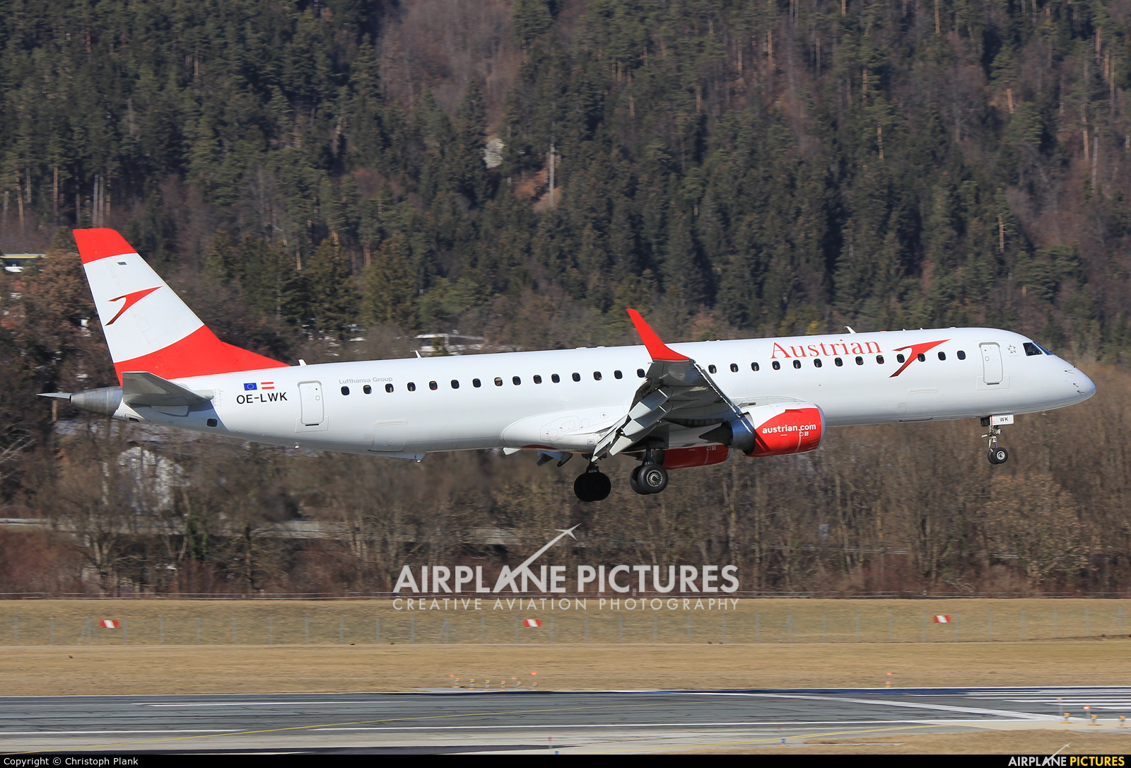 Austrian Airlines/Arrows/Tyrolean OE-LWK aircraft at Innsbruck