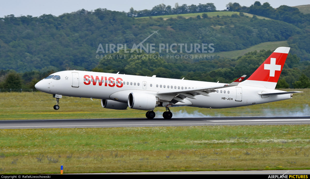 Swiss HB-JCH aircraft at Vienna - Schwechat