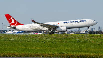 TC-LOB - Turkish Airlines Airbus A330-300