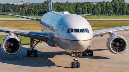 N793UA - United Airlines Boeing 777-200ER