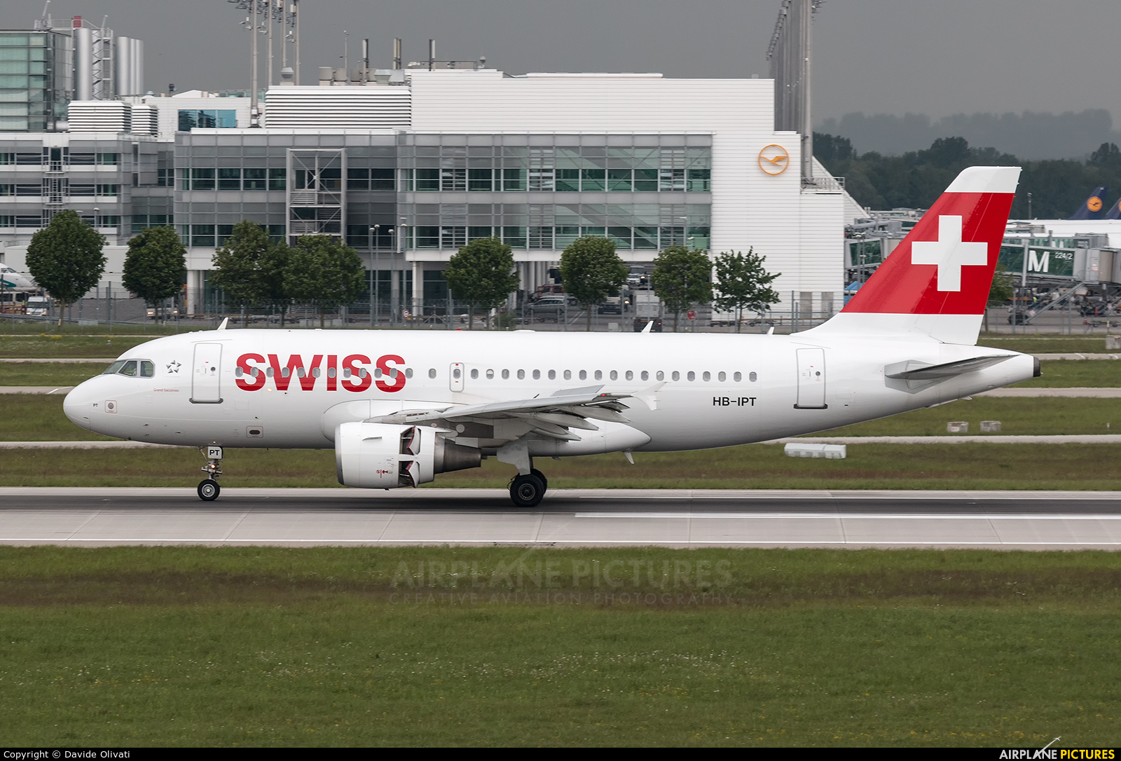 Swiss HB-IPT aircraft at Munich